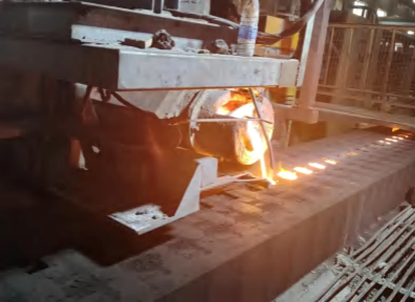 Molten metal pouring line photo
